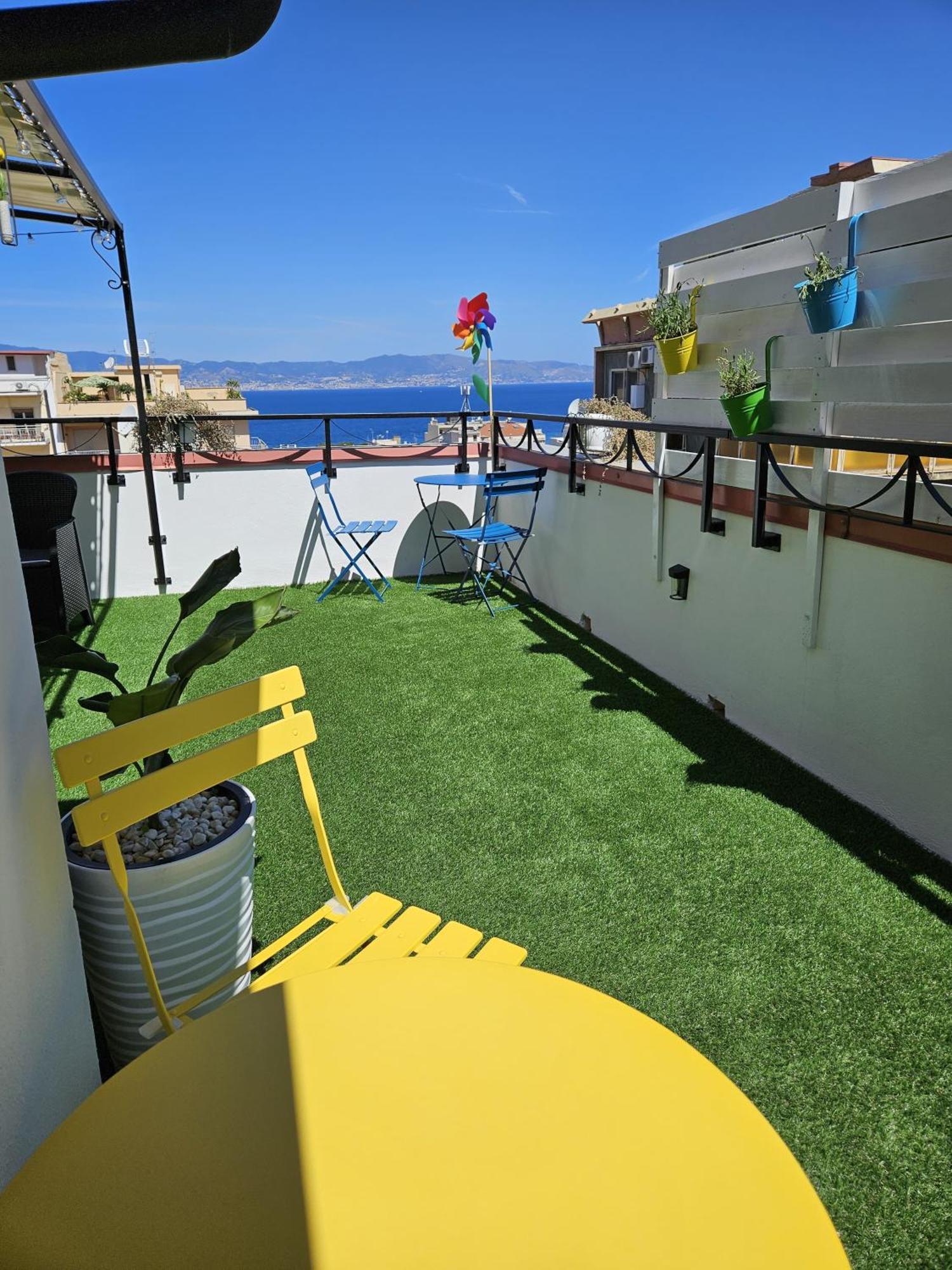 B&B Fuori Squadro - In Centro Con Terrazza Relax Vista Mare Reggio di Calabria Eksteriør bilde