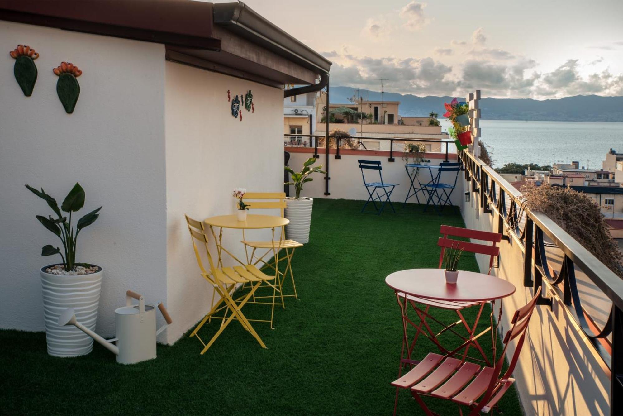 B&B Fuori Squadro - In Centro Con Terrazza Relax Vista Mare Reggio di Calabria Eksteriør bilde